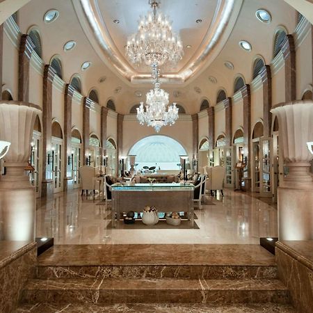 希尔顿孟买国际机场酒店 外观 照片 The lobby of the hotel