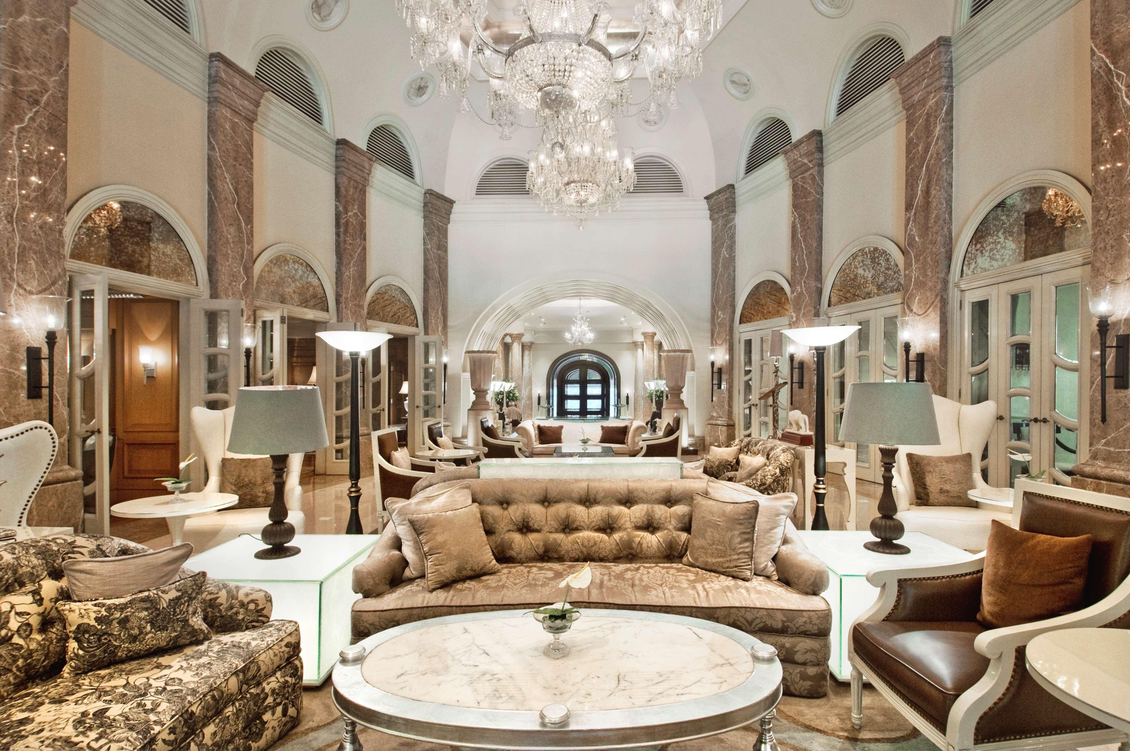希尔顿孟买国际机场酒店 内观 照片 The lobby of the Four Seasons Hotel