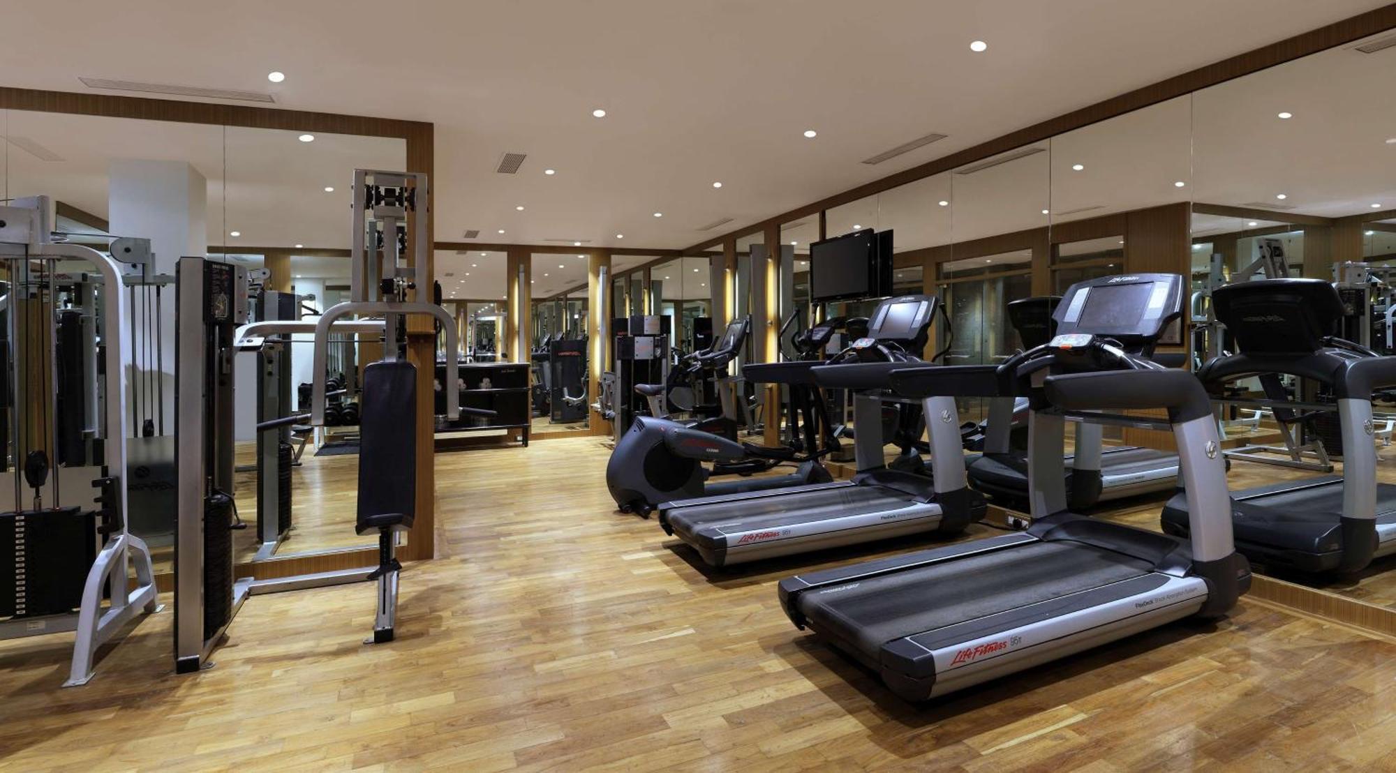 希尔顿孟买国际机场酒店 外观 照片 The gym at the hotel