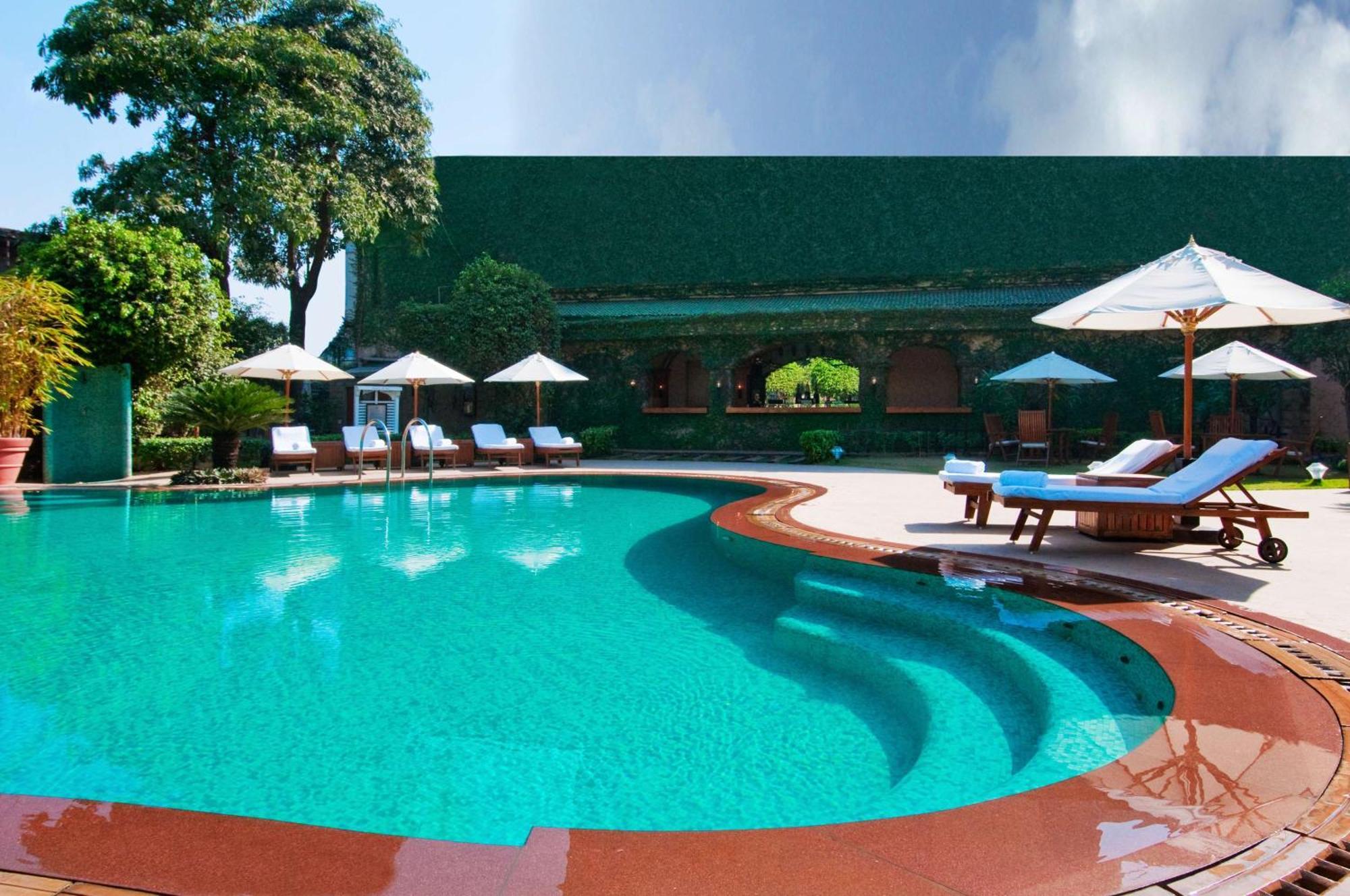 希尔顿孟买国际机场酒店 外观 照片 The swimming pool at the Taj Bengal