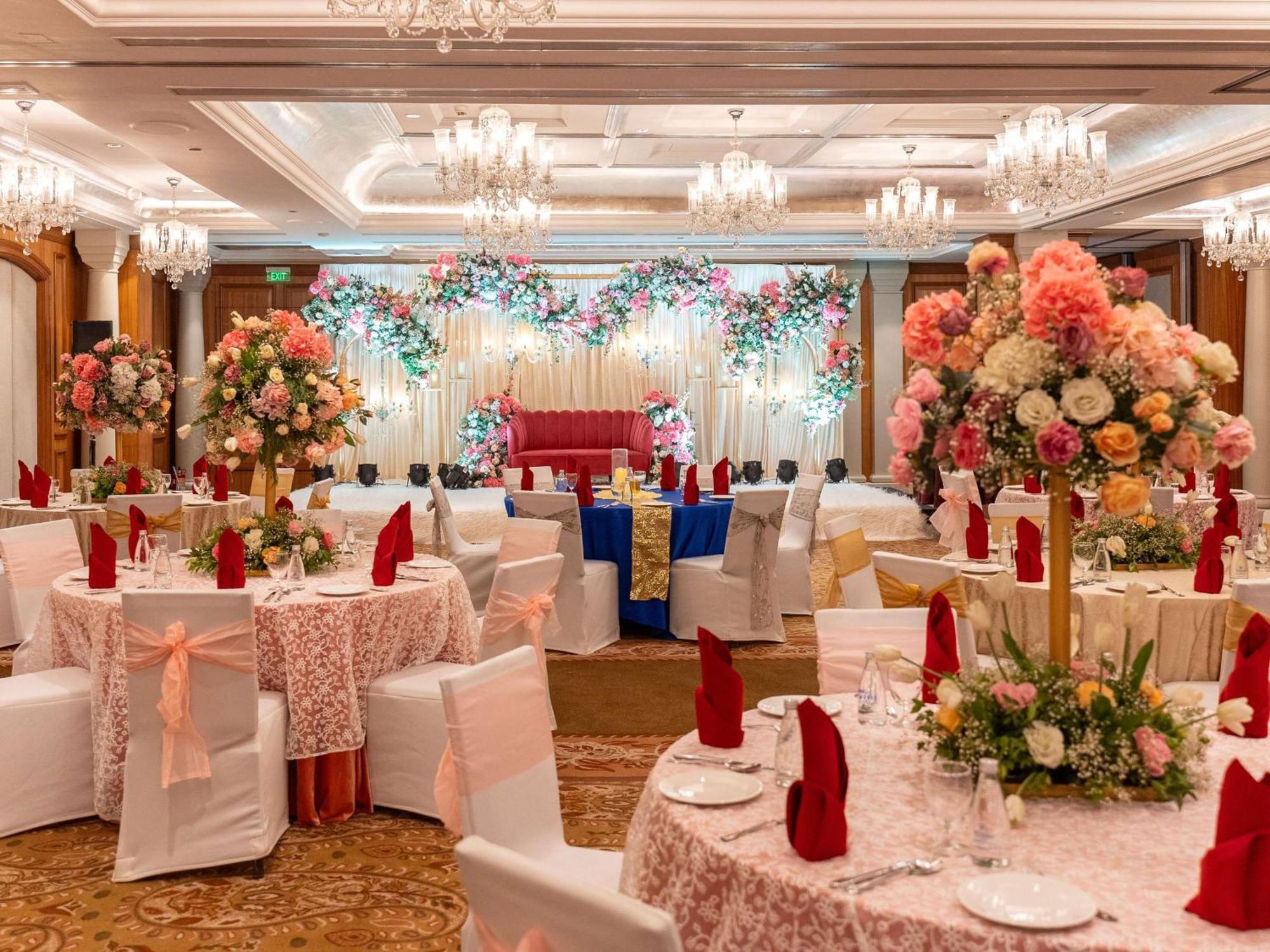 希尔顿孟买国际机场酒店 外观 照片 A wedding reception at the Taj Bengal, Kolkata