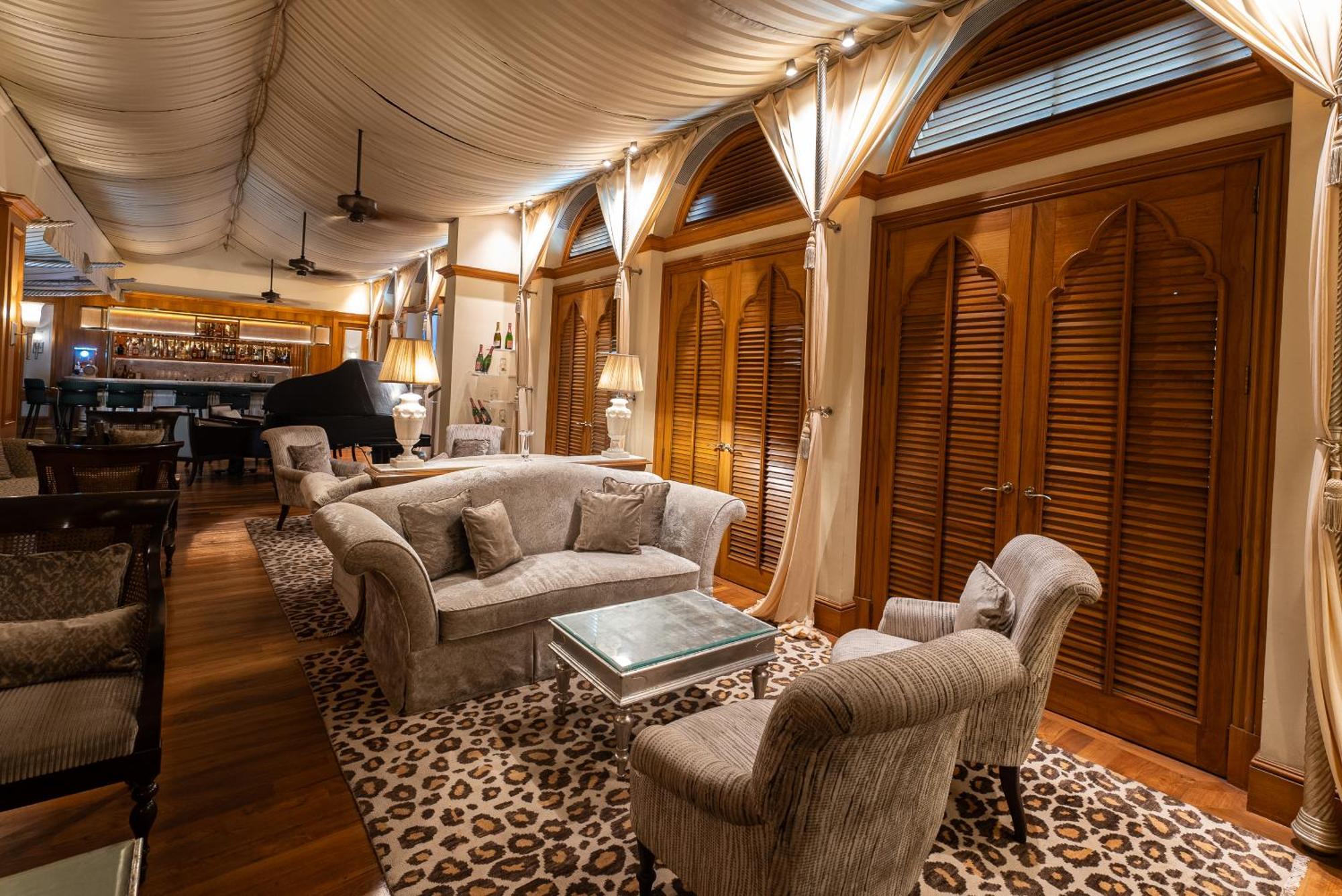 希尔顿孟买国际机场酒店 外观 照片 The interior of the lounge