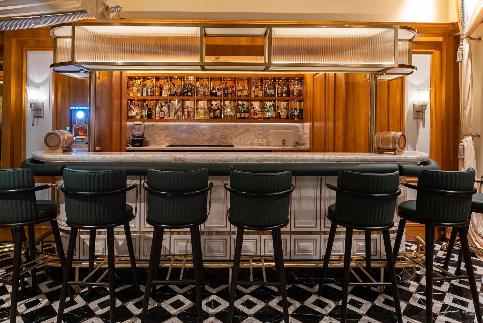 希尔顿孟买国际机场酒店 外观 照片 The bar at the 1901
